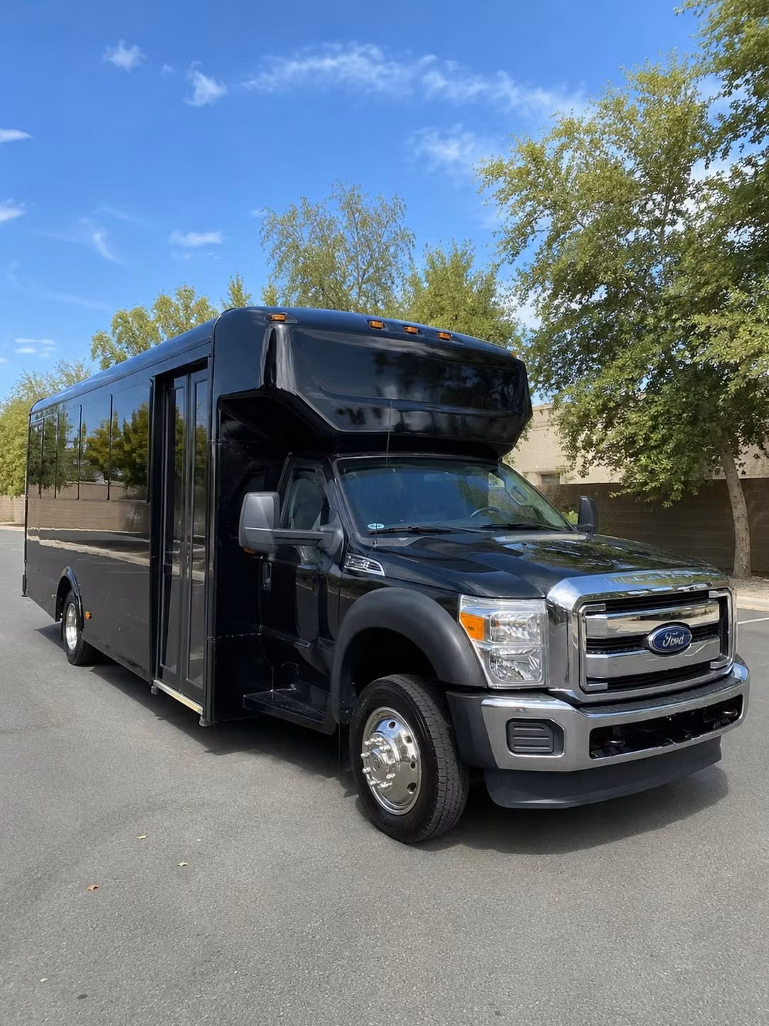 bachelorette and bachelor party bus rentals in little rock